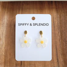 Load image into Gallery viewer, Dainty Daisy Earrings