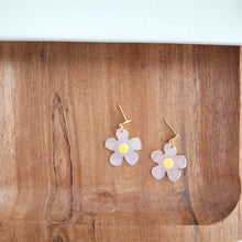 Load image into Gallery viewer, Dainty Daisy Earrings