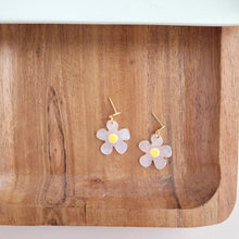 Load image into Gallery viewer, Dainty Daisy Earrings