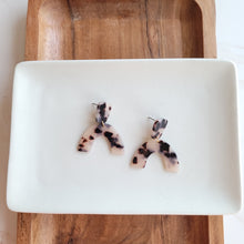 Load image into Gallery viewer, Ruby Earrings - Blonde Tortoise