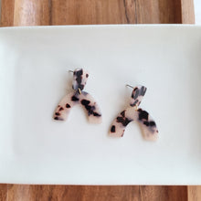 Load image into Gallery viewer, Ruby Earrings - Blonde Tortoise