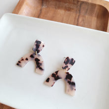 Load image into Gallery viewer, Ruby Earrings - Blonde Tortoise