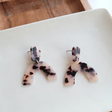 Load image into Gallery viewer, Ruby Earrings - Blonde Tortoise