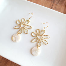 Load image into Gallery viewer, Maisy Earrings - Cream