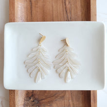 Load image into Gallery viewer, Palm Earrings - Seashell