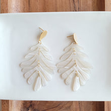 Load image into Gallery viewer, Palm Earrings - Seashell