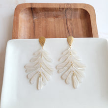 Load image into Gallery viewer, Palm Earrings - Seashell