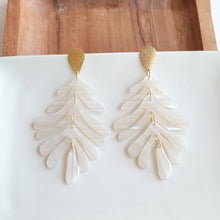 Load image into Gallery viewer, Palm Earrings - Seashell