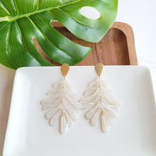 Load image into Gallery viewer, Palm Earrings - Seashell