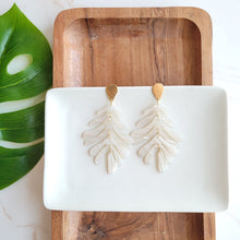 Load image into Gallery viewer, Palm Earrings - Seashell