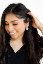 Load image into Gallery viewer, Dainty Daisy Earrings