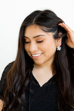 Load image into Gallery viewer, Dainty Daisy Earrings