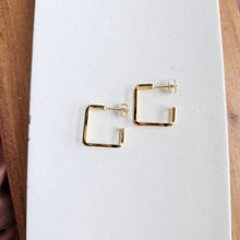 Load image into Gallery viewer, Luxe Gold Kamora Hoops
