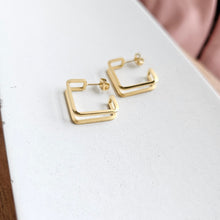 Load image into Gallery viewer, Luxe Gold Kamora Hoops