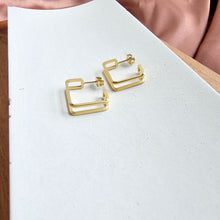 Load image into Gallery viewer, Luxe Gold Kamora Hoops
