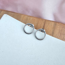 Load image into Gallery viewer, Luxe Silver Oriana Studs - Medium