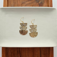 Load image into Gallery viewer, Kinsley Earrings - Gold