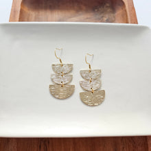 Load image into Gallery viewer, Kinsley Earrings - Gold
