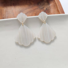 Load image into Gallery viewer, Ariel Earrings - Seashell
