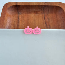 Load image into Gallery viewer, Jack O&#39; Lantern Pumpkin Studs - Pink Glitter
