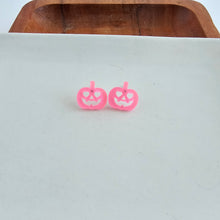 Load image into Gallery viewer, Jack O&#39; Lantern Pumpkin Studs - Pink Glitter
