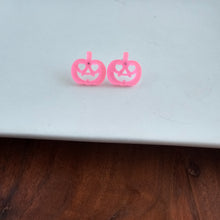 Load image into Gallery viewer, Jack O&#39; Lantern Pumpkin Studs - Pink Glitter
