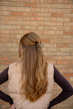 Load image into Gallery viewer, Carly Hair Claw - Giraffe