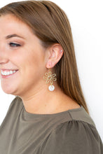 Load image into Gallery viewer, Maisy Earrings - Cream
