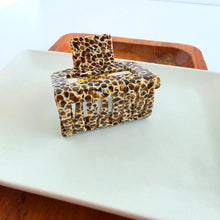 Load image into Gallery viewer, Carly Hair Claw - Giraffe