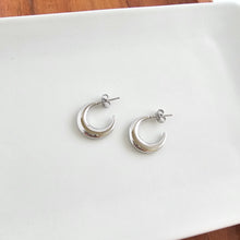 Load image into Gallery viewer, Luxe Selena Hoops - Silver