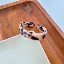 Load image into Gallery viewer, Brynn Bracelet - Blonde Tortoise - Small