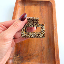 Load image into Gallery viewer, Carly Hair Claw - Giraffe