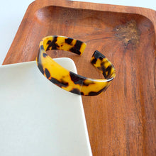 Load image into Gallery viewer, Brynn Bracelet - Tortoise - Standard