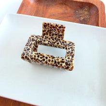 Load image into Gallery viewer, Carly Hair Claw - Giraffe