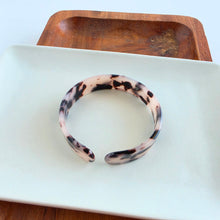 Load image into Gallery viewer, Brynn Bracelet - Blonde Tortoise - Small