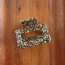 Load image into Gallery viewer, Carly Hair Claw - Giraffe