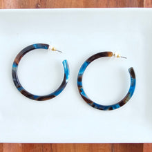 Load image into Gallery viewer, Cameron Hoops - Mocha &amp; Blue
