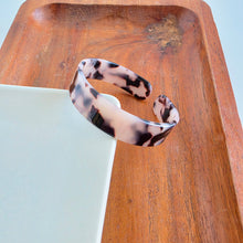 Load image into Gallery viewer, Brynn Bracelet - Blonde Tortoise - Small