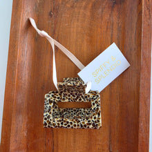 Load image into Gallery viewer, Carly Hair Claw - Giraffe