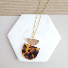 Load image into Gallery viewer, Harper Necklace - Tortoise