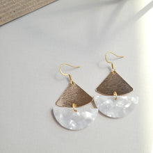 Load image into Gallery viewer, Ava Earrings - Pearl