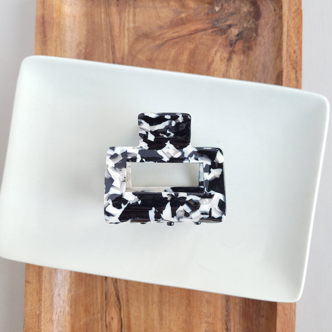 Carly Hair Claw - Black & White