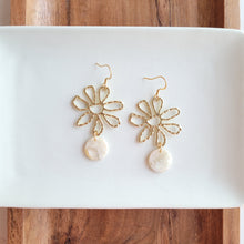 Load image into Gallery viewer, Maisy Earrings - Cream
