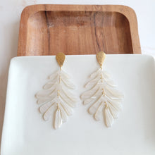 Load image into Gallery viewer, Palm Earrings - Seashell
