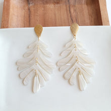 Load image into Gallery viewer, Palm Earrings - Seashell